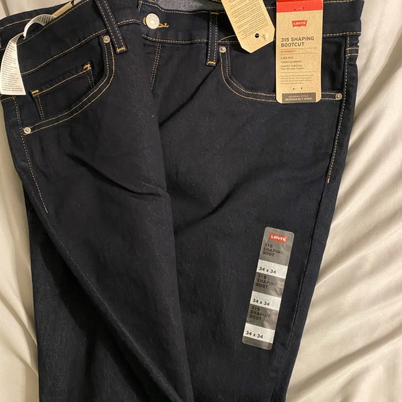 Levi’s - Picture 3 of 4